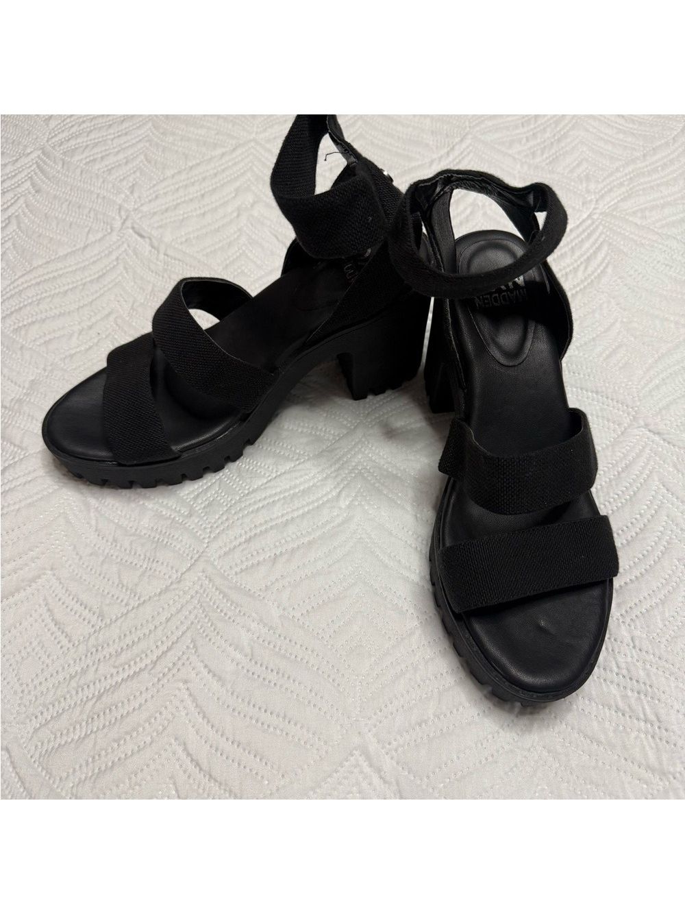 Steve Madden Women’s Black Lug Webbed Platform Sandals. Size 10